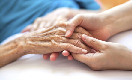 Γηροκομείο ή παθολογική κλινική χρόνιων νοσημάτων; Ποια είναι η καλύτερη επιλογή για την φροντίδα των ηλικιωμένων;